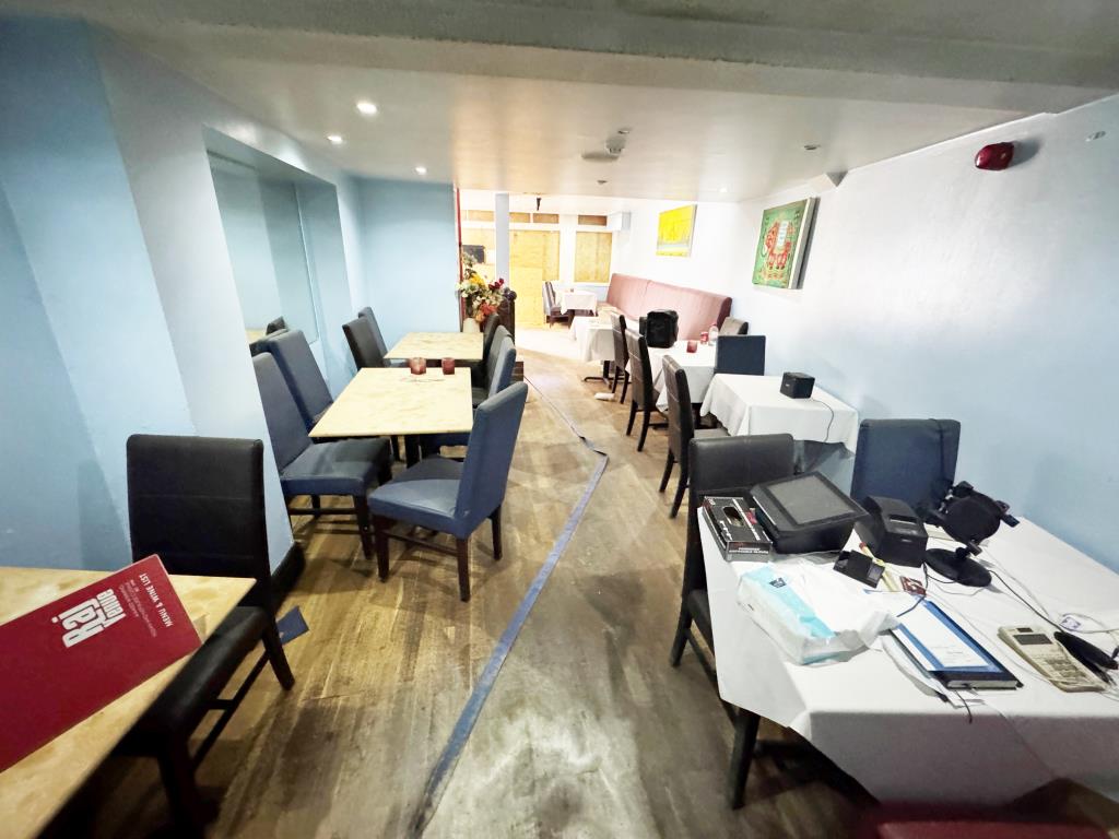 Lot: 58 - PERIOD FREEHOLD RESTAURANT AND UPPER PARTS FOR TOTAL REFURBISHMENT - Ground floor rear section restaurant